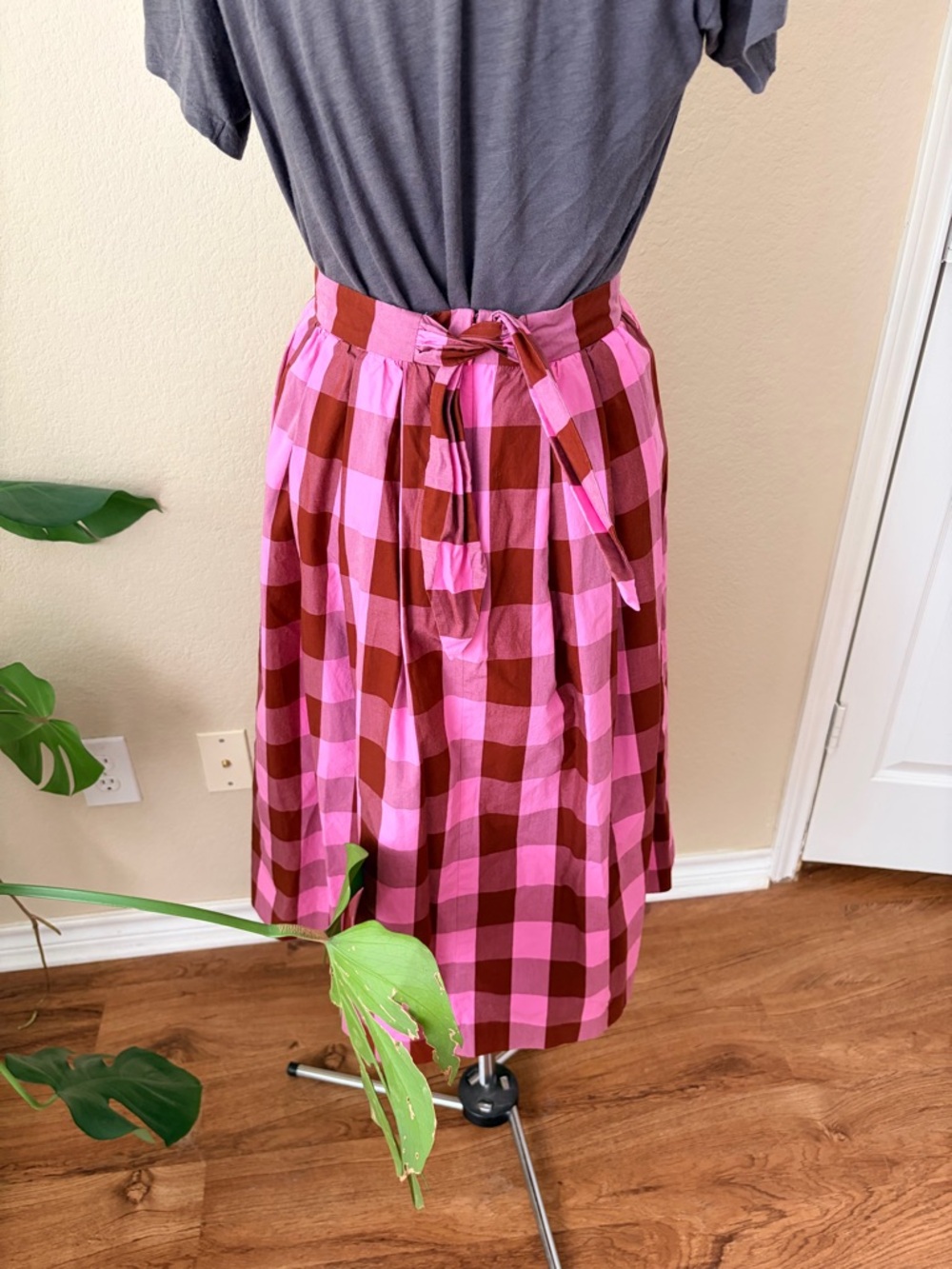 J. Crew Pink Gingham Midi Skirt Size 2 with Pockets - Picture 3 of 5